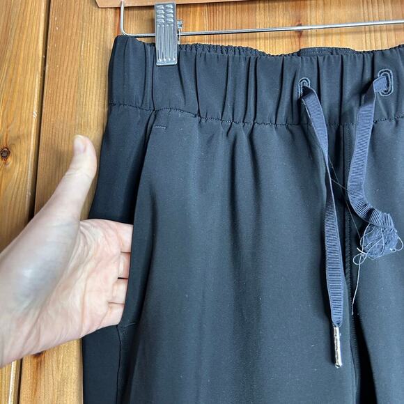 Lululemon On The Fly Pant Women’s 4 Black Athleisure Neutral Minimalist Casual - Picture 4 of 9